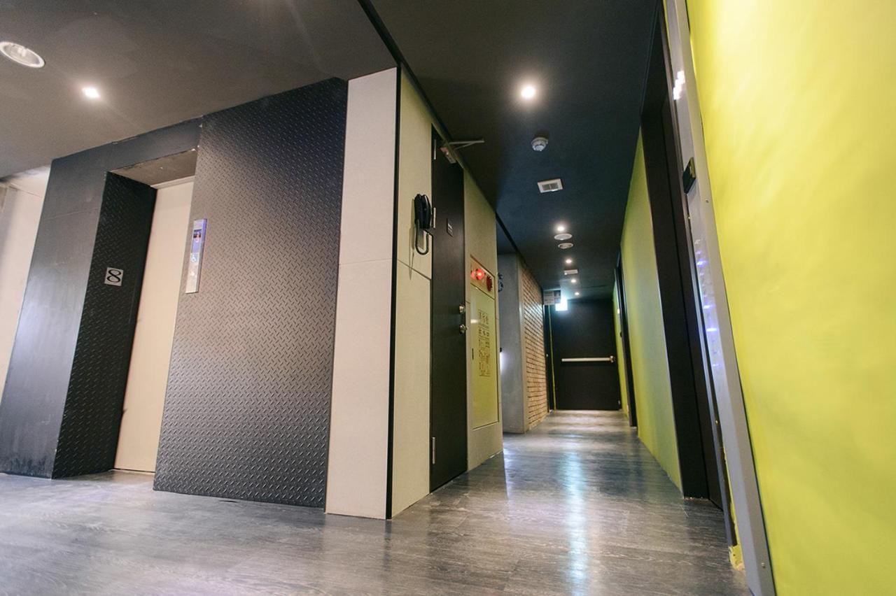 Kiwi Express Hotel-Taichung Station II Exterior photo