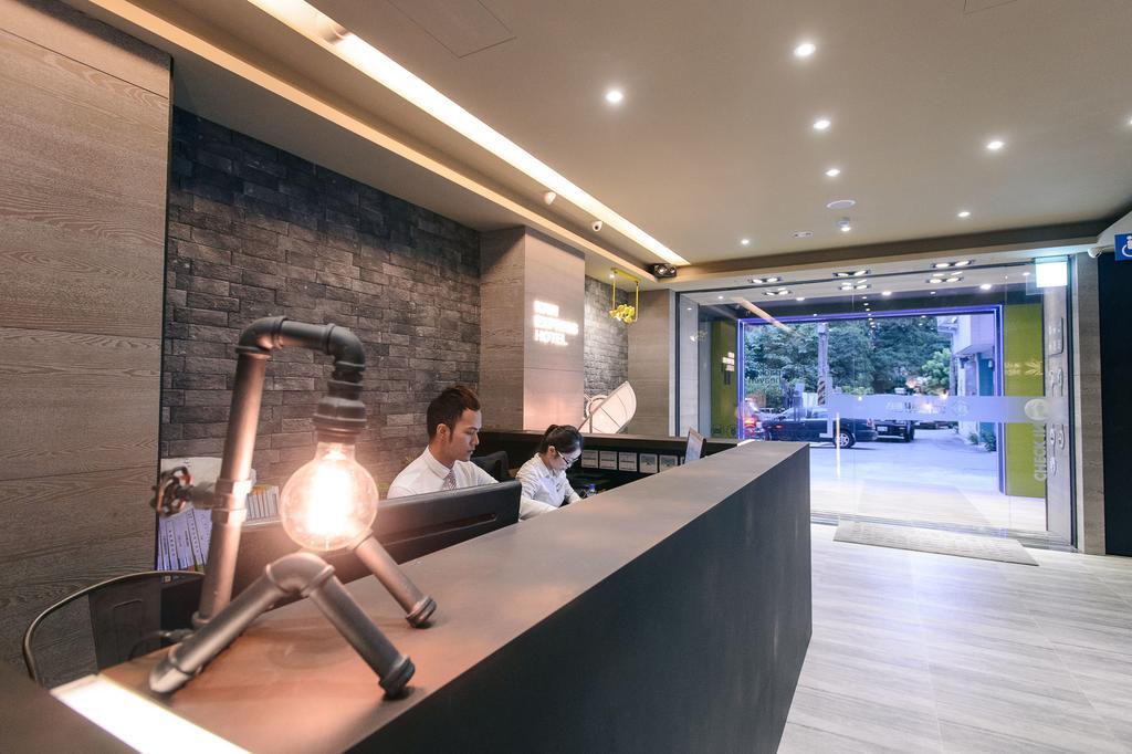 Kiwi Express Hotel-Taichung Station II Exterior photo