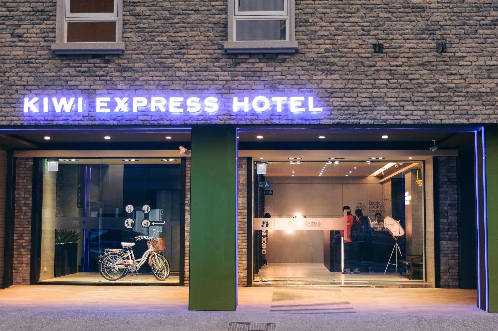 Kiwi Express Hotel-Taichung Station II Exterior photo