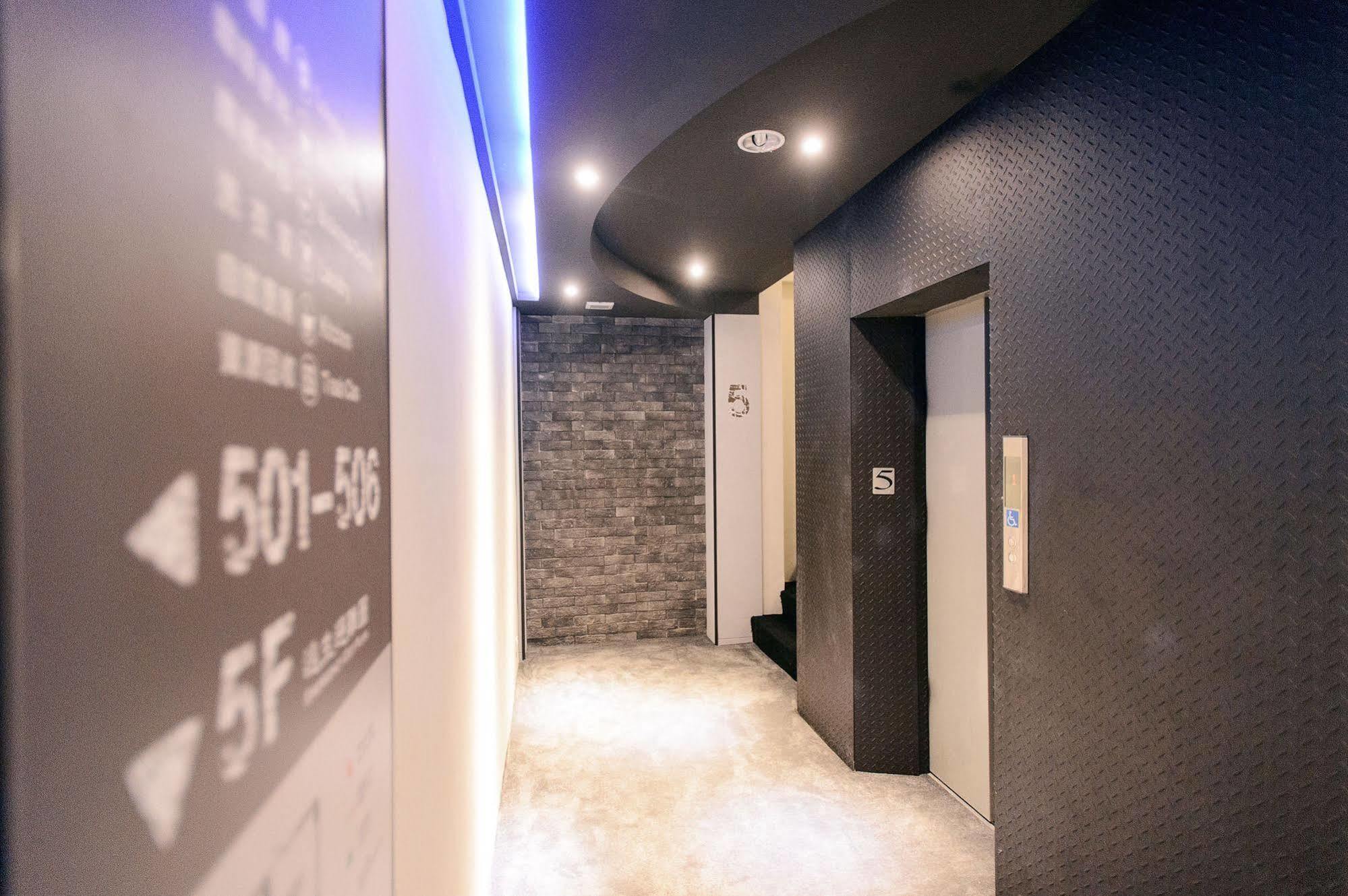 Kiwi Express Hotel-Taichung Station II Exterior photo